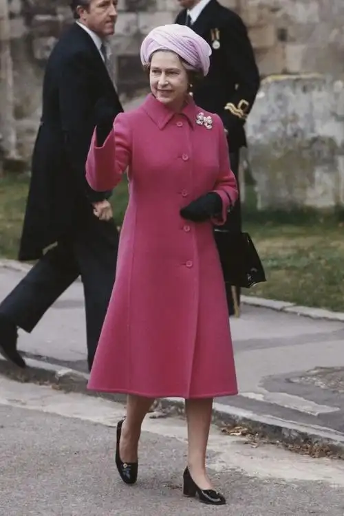 英国女王96岁了她用衣橱守护英伦腔调