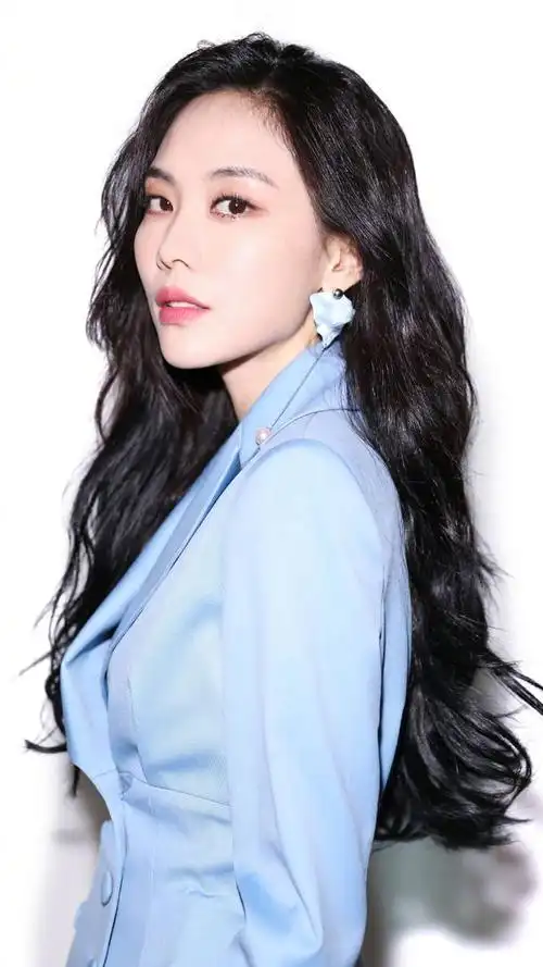 歌手王霏霏,舞台上的女王,花庭开满庭,扶风唱青,来看美照