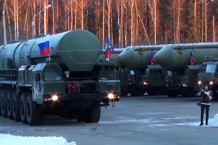 13,东风31a洲际弹道导弹的时速分为进入大气层后的飞行速度进入大气层