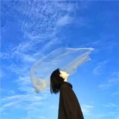 治愈系蓝色风格女生头像图片 小清新干净温柔ins风女生头像_女生头像