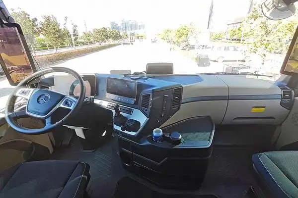 诚意满满契合卡友用车需求 国产奔驰actros实拍解析-卡车之友网