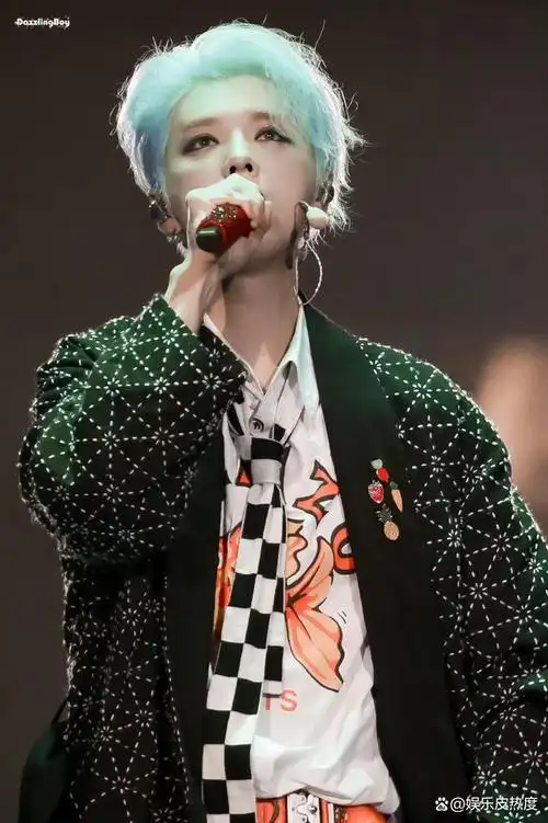 33岁鹿晗梦回exo时期,蓝发造型魅力胜过当年,粉丝说爱豆回来了