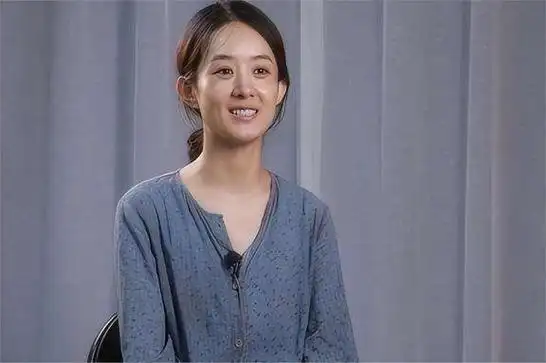 可能是由于赵丽颖的农村背景,多年来她始终未能摆脱"土气"的标签.