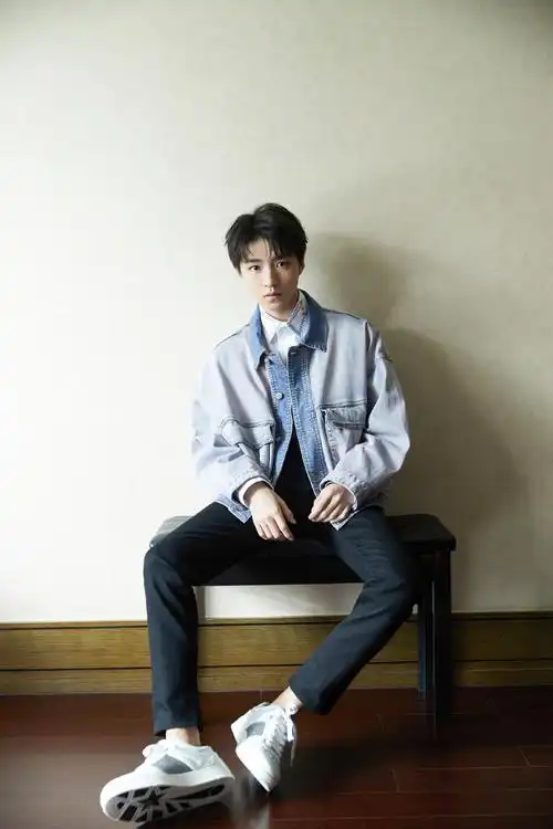 王俊凯牛仔衣男友风造型小合集,干净清爽,少年气十足