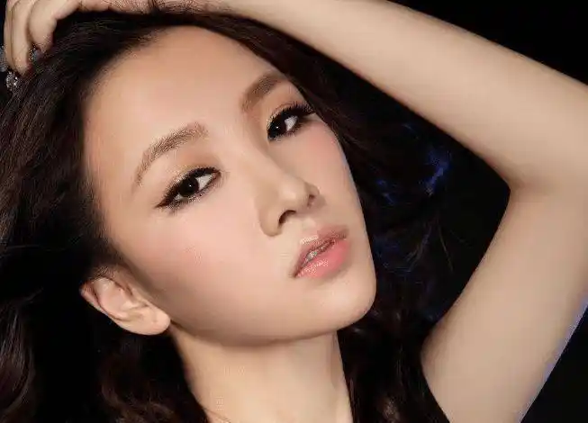 她曾和朱亚文恋爱同居9年,连徐帆都称赞她,如今却混成了这样_潘雨桐