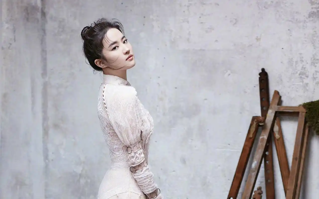 刘亦菲时尚芭莎仙气十足写真图片桌面壁纸