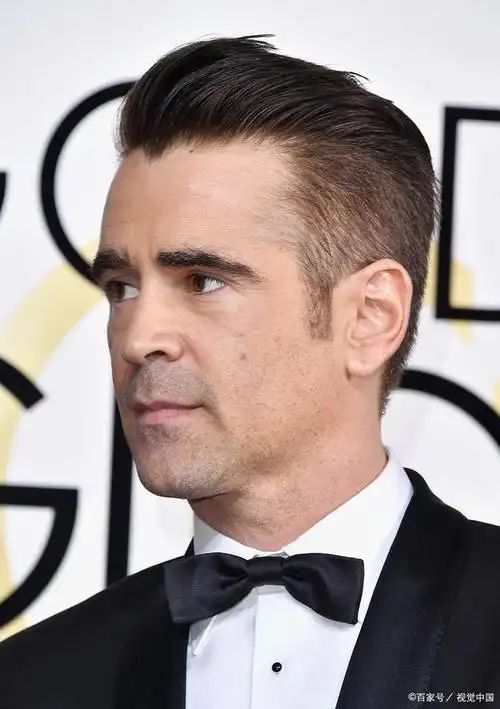 背头发型是一种经典且流行的男士发型,它的特点在于两侧头发较短,中间