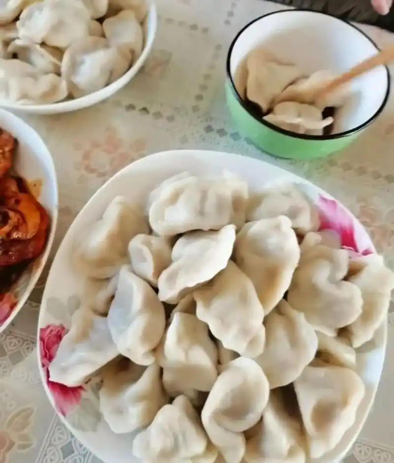 冬至饺子必须有酒有醋有,越喝越有!#希望我的作品给您带来最美 - 抖音