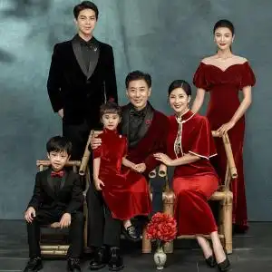 新款影楼亲子全家福拍照服装复古中国风家庭装一家六口摄影旗袍