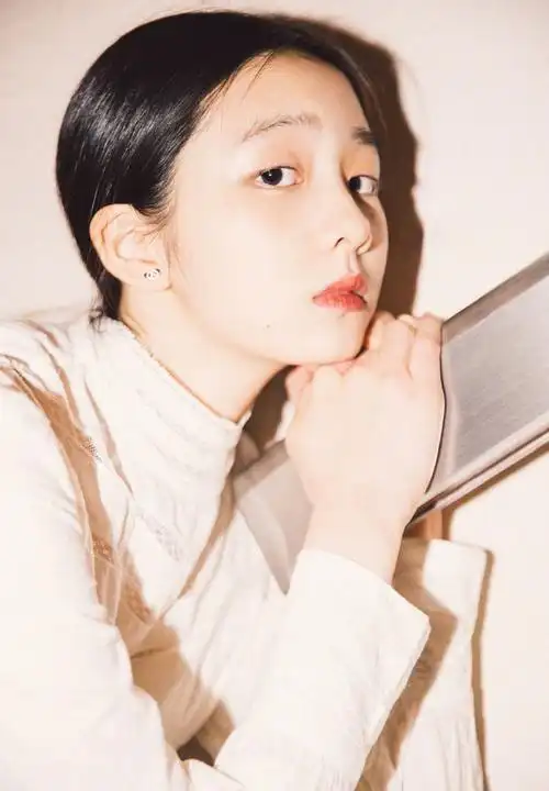 孙莉女儿黄多多气质文艺写真图片,分享一组孙莉图片给大家,图中的明星