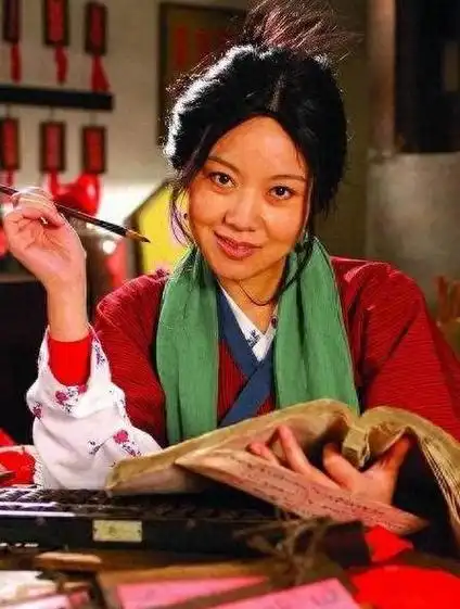 2004年,闫妮饰演的《武林外传》的"佟湘玉"一角,可谓是火遍了大江南北