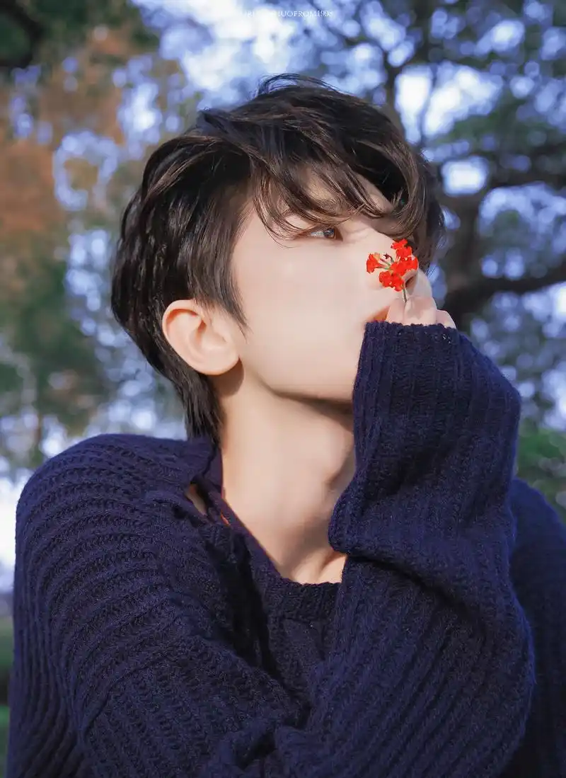 蔡徐坤,一个完美驾驭不同风格的宝藏男孩,ikun们快领取精美壁纸