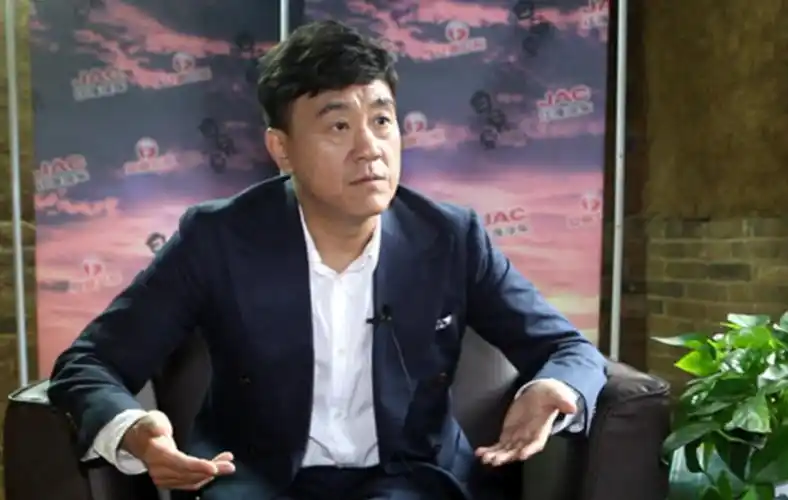 回顾何冰跑龙套到演员明星坦言能娶到李海洋像捡到宝