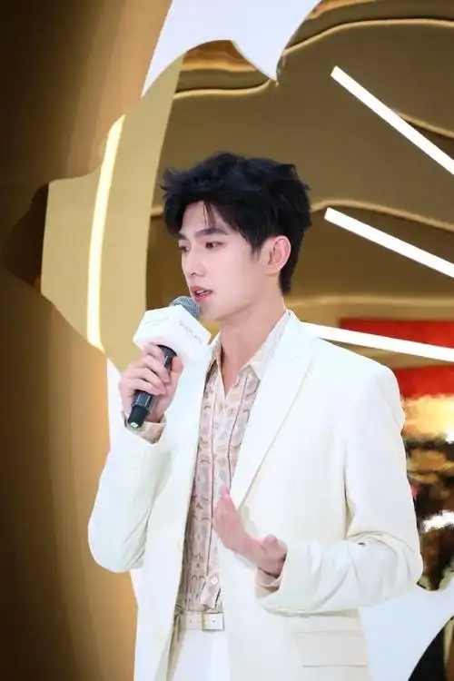 杨洋##突然明白了打扮漂亮的意义