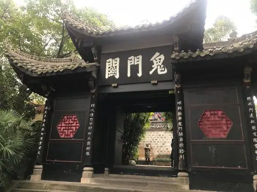 这一站告别所有的欢快,来到了鬼门关,灵魂的归程