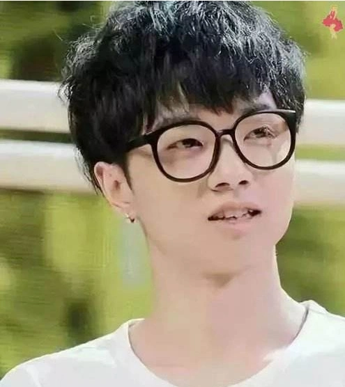 华晨宇从婴儿肥,瘦到疑似"整容脸",其中的经历,你能体会吗