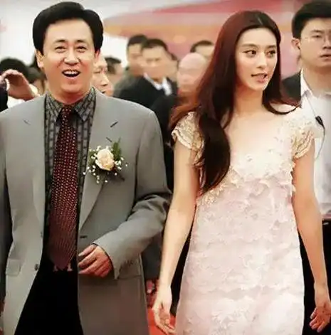 范丞丞深夜做亲子鉴定,洪金宝人设崩塌?