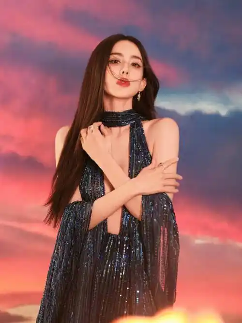 原创古力娜扎美照曝光一袭深v长裙吸睛无数令人惊艳不已