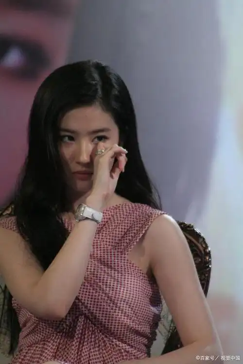 中国少女演员刘亦菲,清新可爱的形象让人难以抗拒.