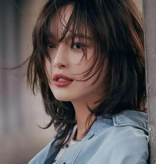 女人过了40岁,头发建议剪短点,今年流行这5种齐肩烫,洋气减龄