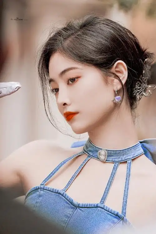 许佳琪蝴蝶结牛仔连体装大片