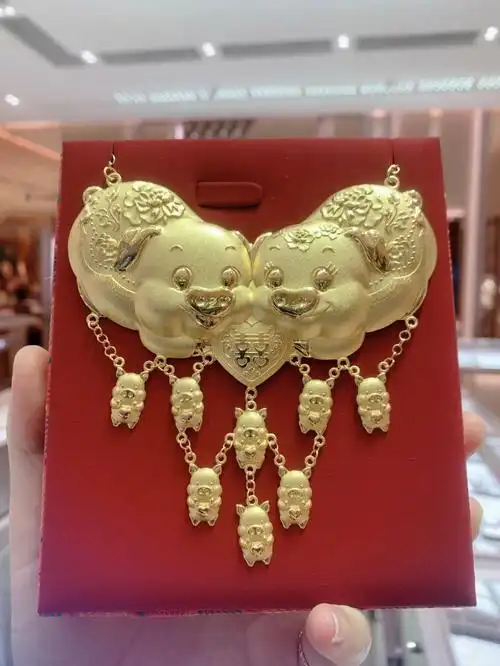 六福金猪项链 #六福囍爱系列#订婚结婚季  #婚嫁系列 ##深圳欢乐