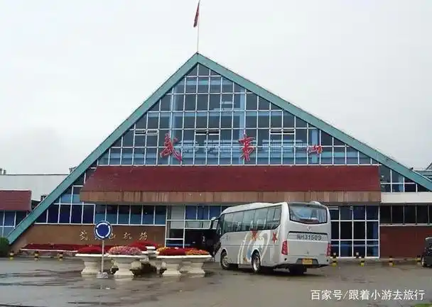 民航服务的,占地面积两千多亩,但是它却是国内十大最小机场中的一员