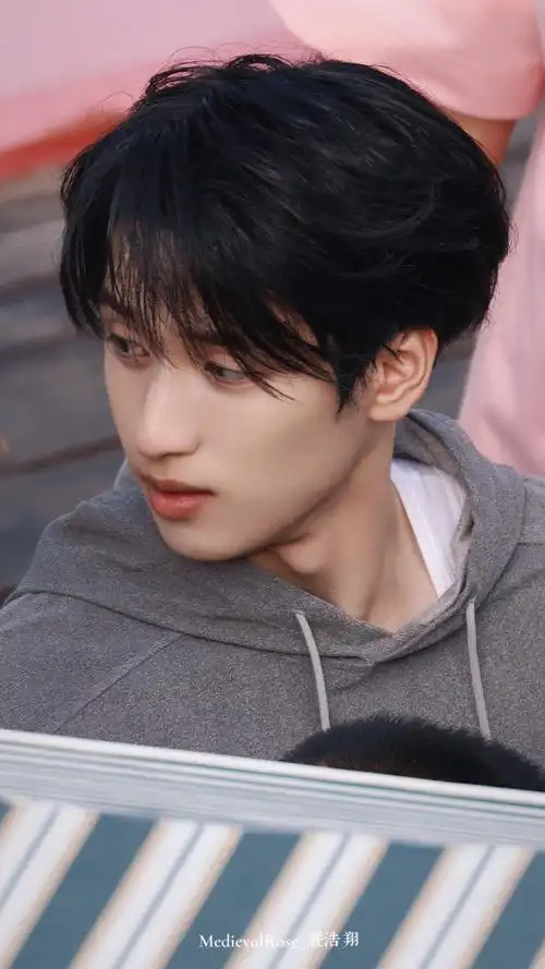 严浩翔通宵录制状态