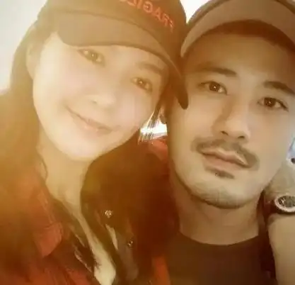 回顾娶了摇滚女神谭维维生下一儿一女陈亦飞的生活幸福吗