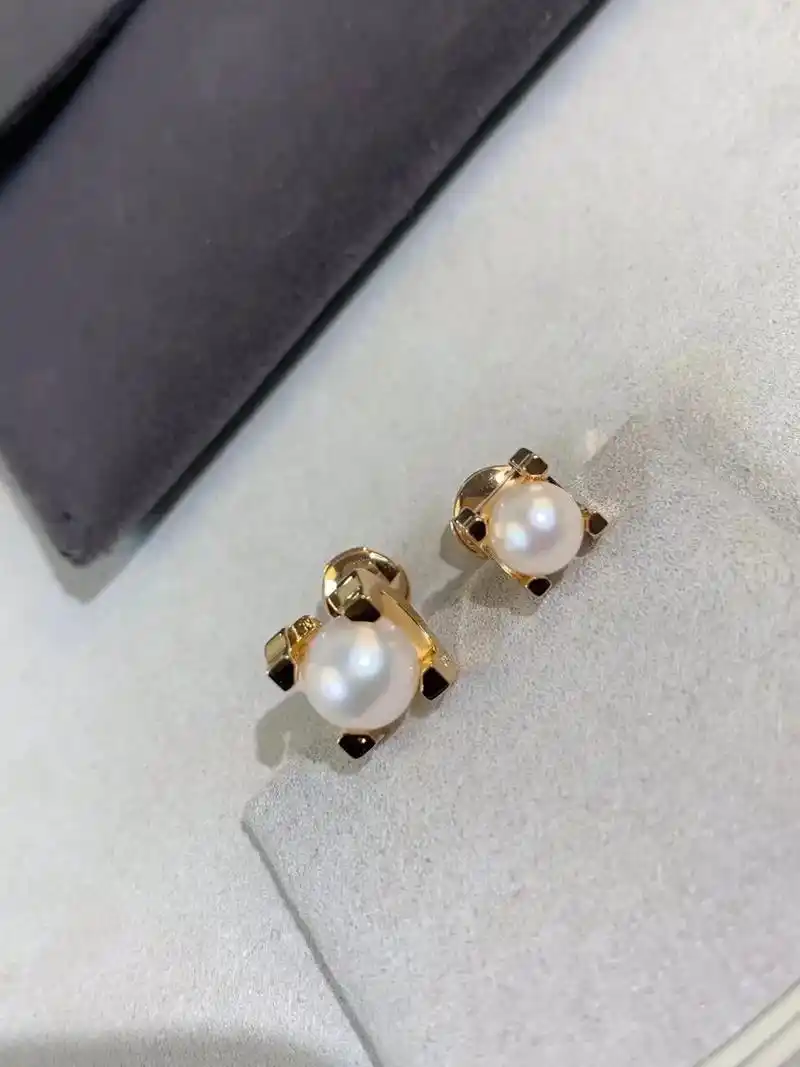 卡地亚珍珠耳钉.cartier牛头珍珠耳钉 cnc工艺 简单 - 抖音