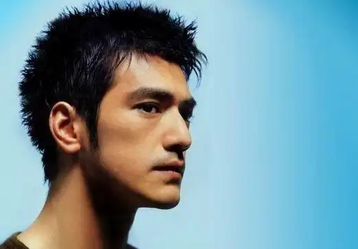 金城武光头照vs柏原崇,你觉的谁更帅一点呢?