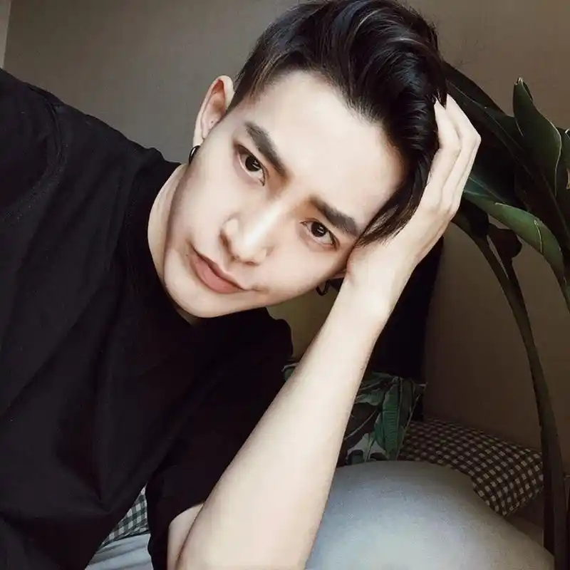 邓为|中戏校草实至名归! 邓邓以前微博的照片 超帅啊!