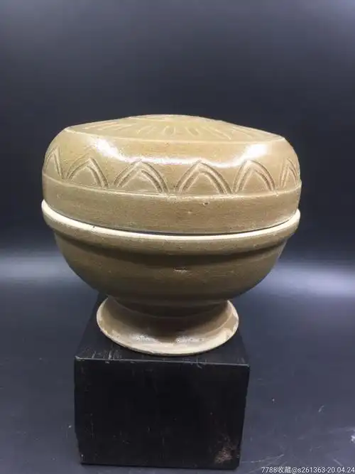 越窑系刻花高脚盖盒