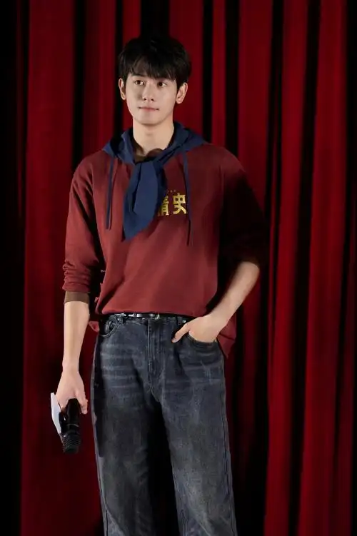 《三贵情史》路演北京站99三贵@演员胡先煦说 :"每一个人都喜欢做梦