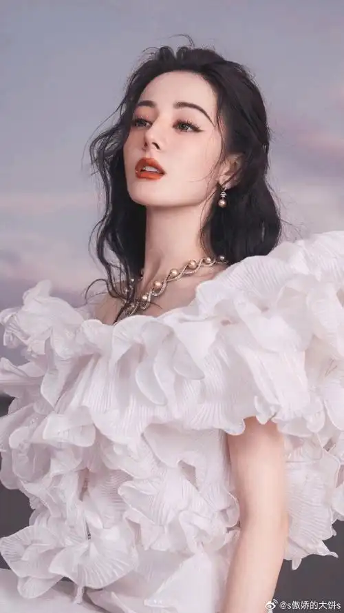 迪丽热巴开始推理吧