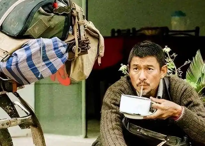 "天王偶像"刘德华:为exo颁奖却遭冷漠无视,粉丝替他讨回公道_鲜肉