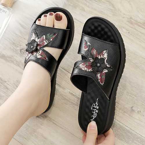 女士妈妈拖鞋外穿夏季新款中年人真皮软底防滑中老年时尚老人凉拖