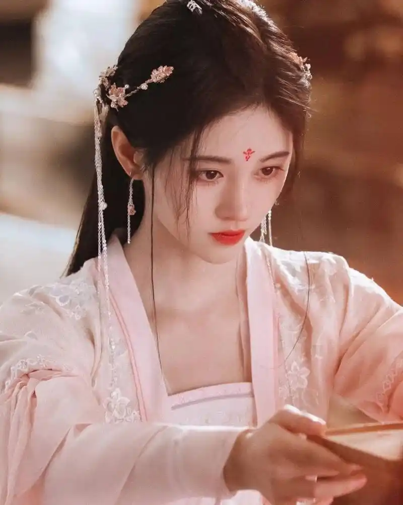 你喜欢鞠婧祎什么样的古装扮相呢?[笑哭]