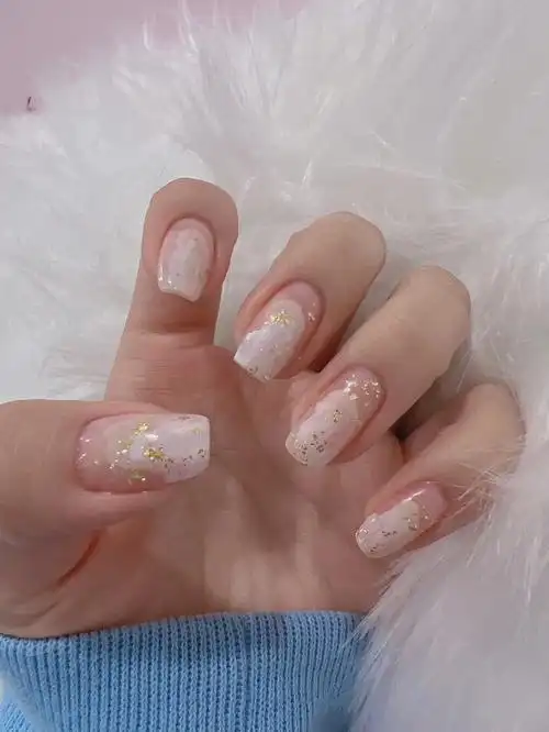 一年四季都很爱白色美甲换着样子都看不够对于新手或者自己做美甲的