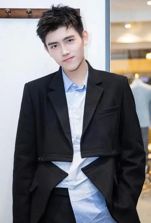 "小减瘦身,大减换人":陈飞宇曾"胖成球",向佐旧照不敢认!