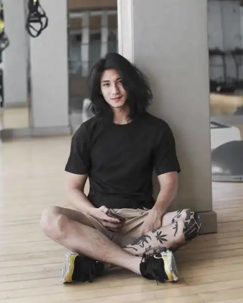 缅甸金城武荷尔蒙炸裂浪漫气质撩动人心超高人气撑起半边天