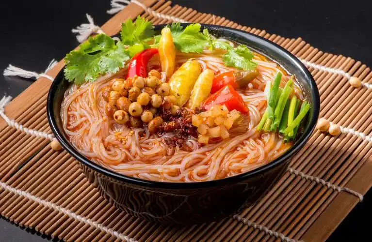 夏天没胃口,来一碗重庆酸辣粉,开胃下饭,北方南方都很喜欢吃