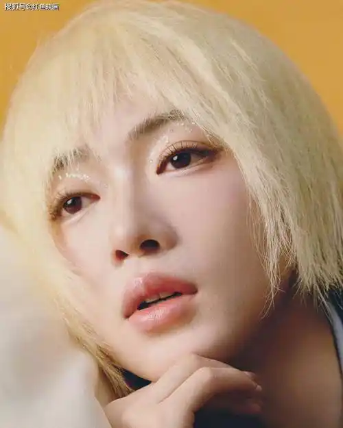 吴谨言 金色短发写真