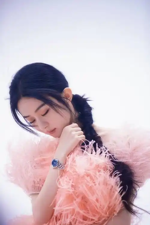 原创赵丽颖工作室发布颖宝时尚芭莎拍摄花絮视频绝美了