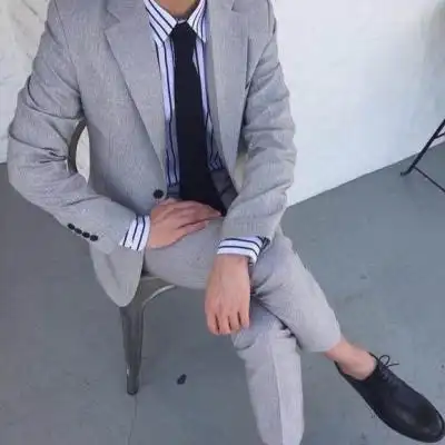 禁欲系高冷西装革履男生头像