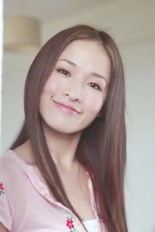 02年萧亚轩旧照曝光!脸蛋红润似小孩,一旁的吴彦祖造型笑喷!_照片