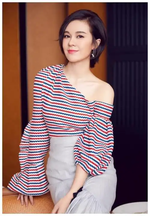 如今混得比冠军好,演唱会一票难求|郁可唯|超女|江映蓉_新浪新闻