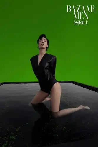 张蓝心最新芭莎男士大片 重走sexy路线?