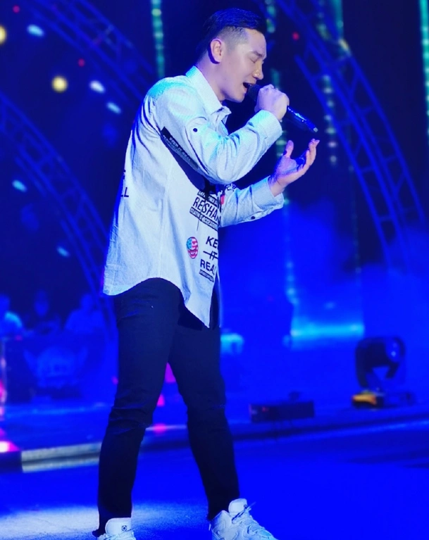 网红歌手出身今登上春晚表演独唱王琪人生终于逆袭