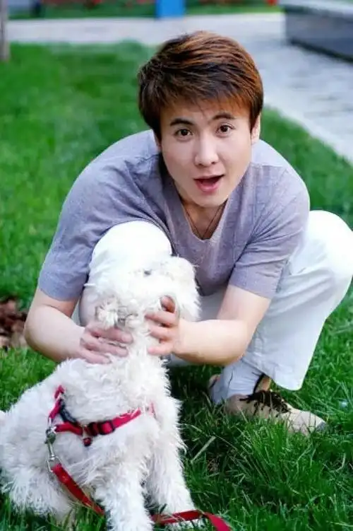 听说你们都不相信沈腾年轻时候是校草